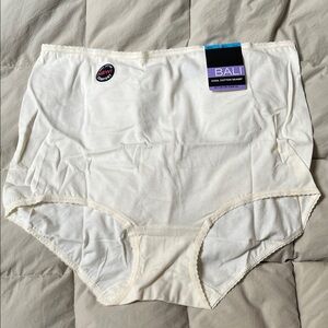 Bali beige briefs “cotton skamp “ size 2XL/9
